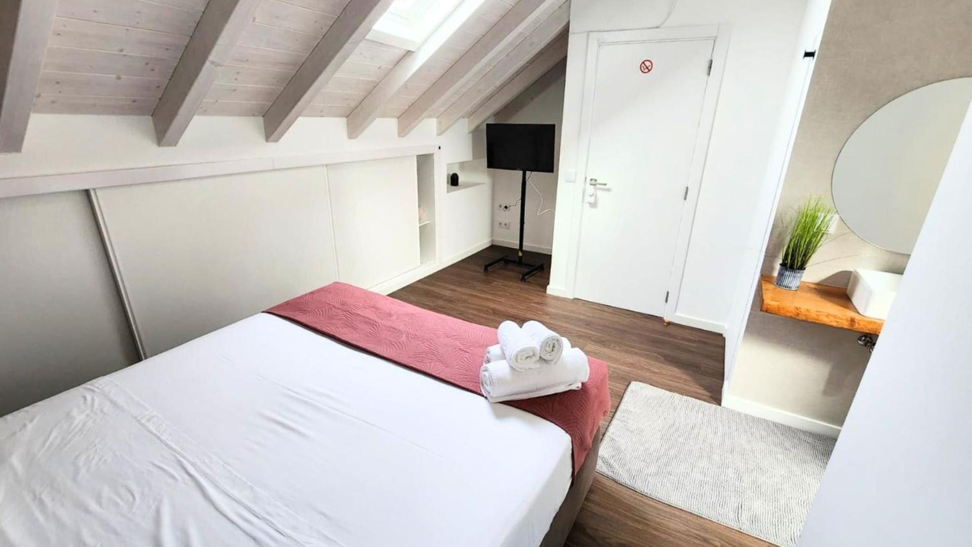 Surfsoul Guesthouse - Bed And Breakfast Peniche Bagian luar foto