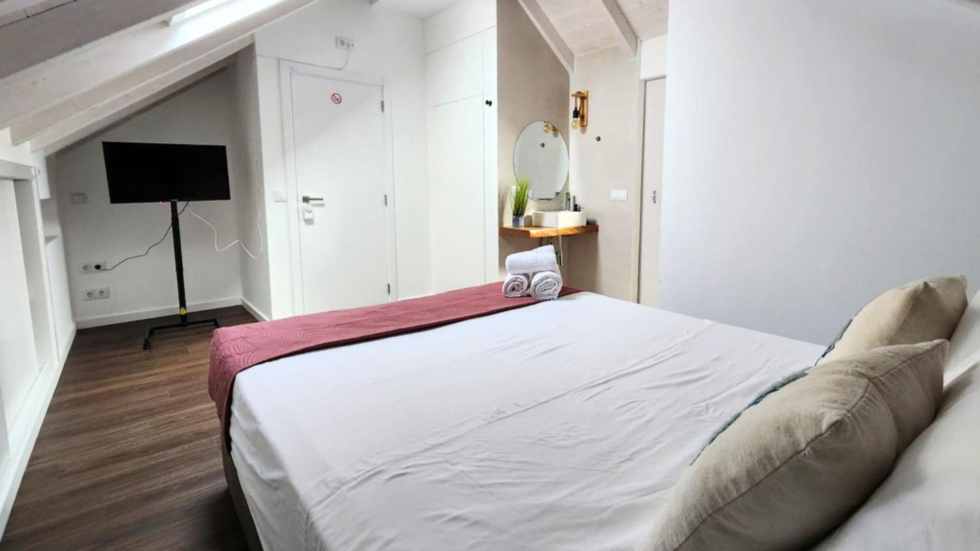 Surfsoul Guesthouse - Bed And Breakfast Peniche Bagian luar foto