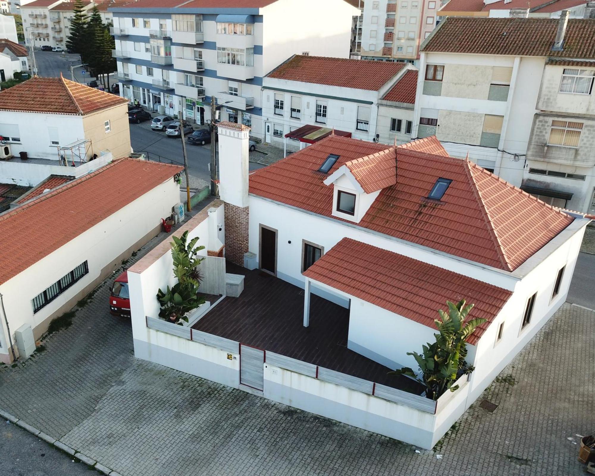 Surfsoul Guesthouse - Bed And Breakfast Peniche Bagian luar foto