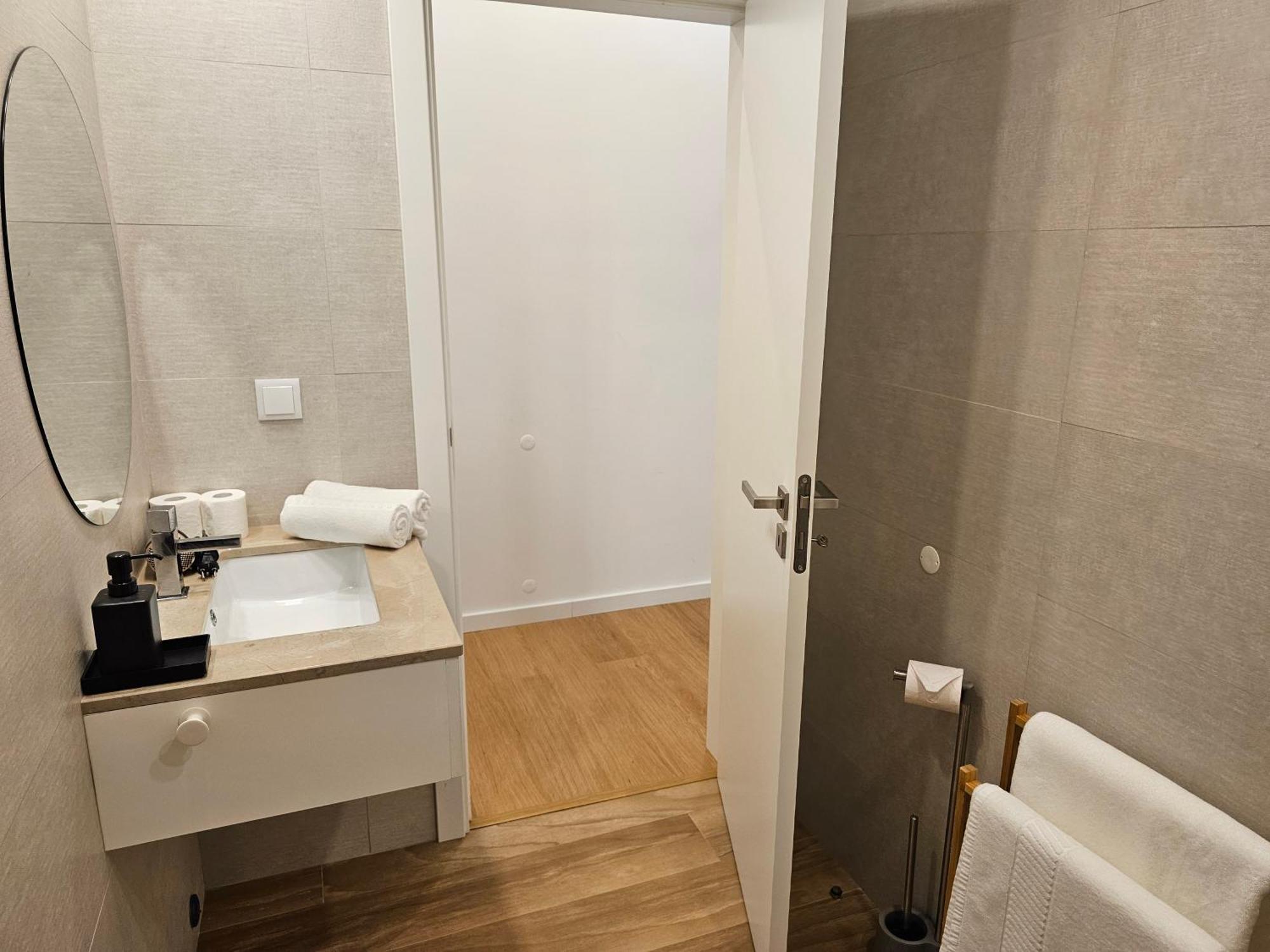 Surfsoul Guesthouse - Bed And Breakfast Peniche Bagian luar foto