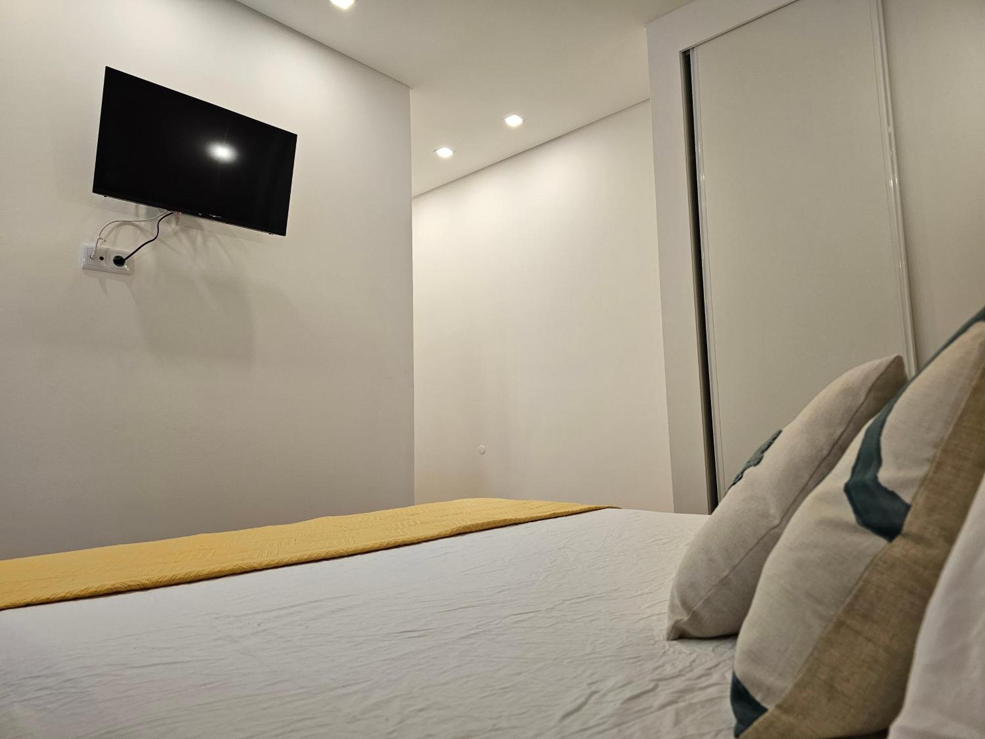 Surfsoul Guesthouse - Bed And Breakfast Peniche Bagian luar foto