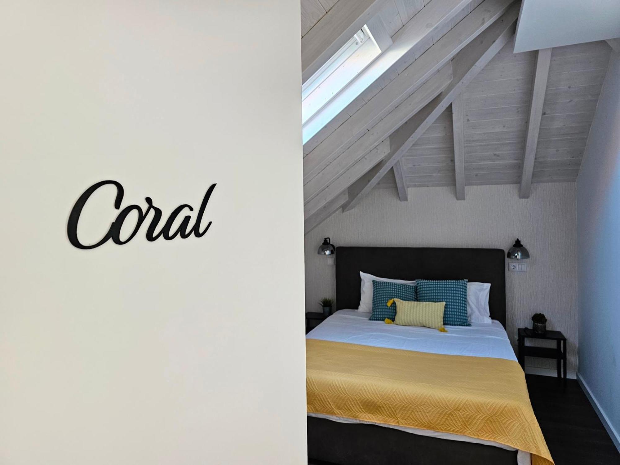 Surfsoul Guesthouse - Bed And Breakfast Peniche Bagian luar foto