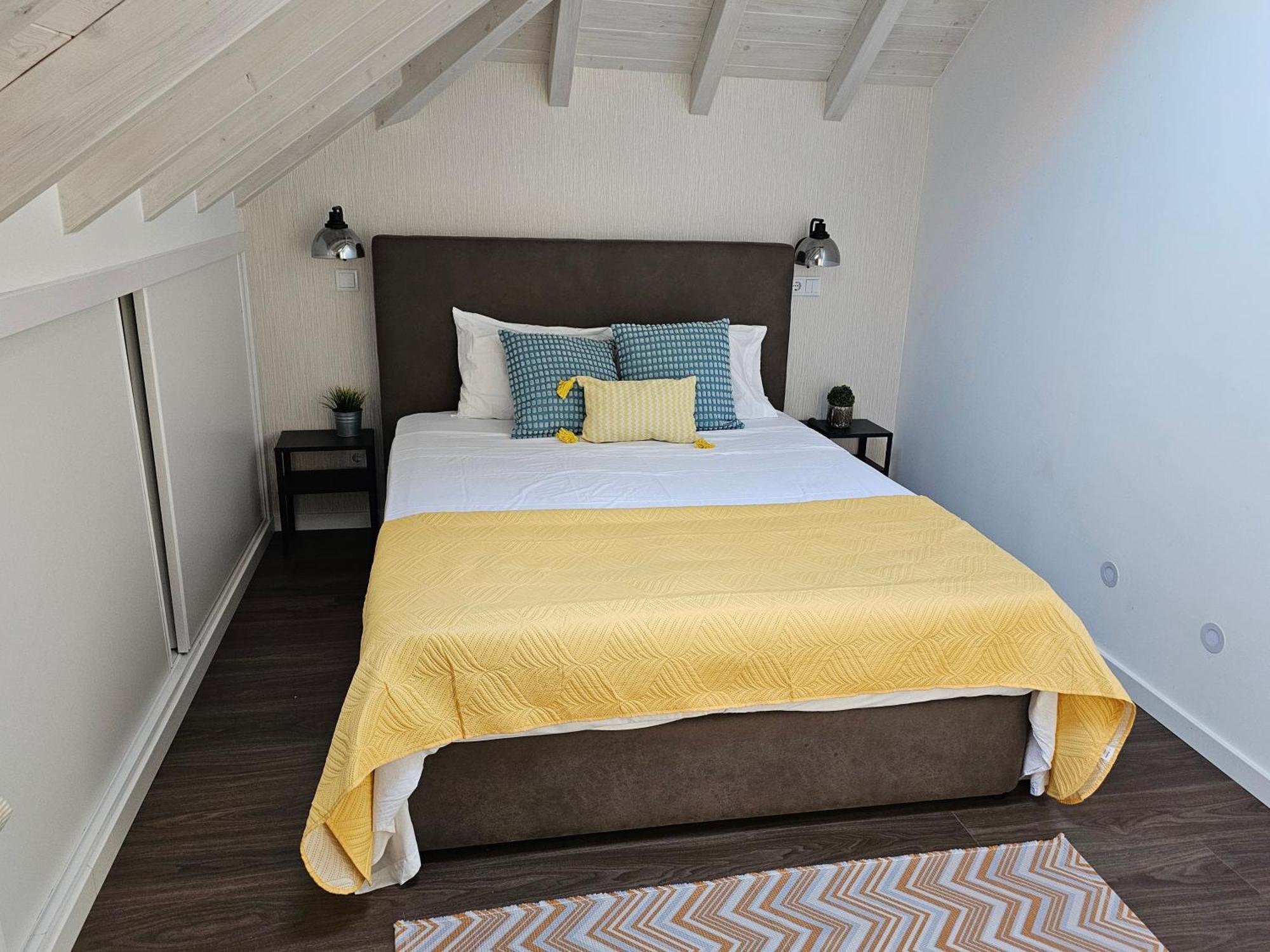 Surfsoul Guesthouse - Bed And Breakfast Peniche Bagian luar foto