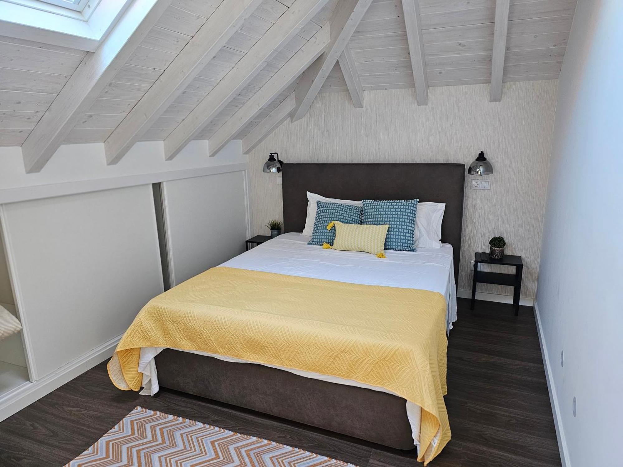 Surfsoul Guesthouse - Bed And Breakfast Peniche Bagian luar foto