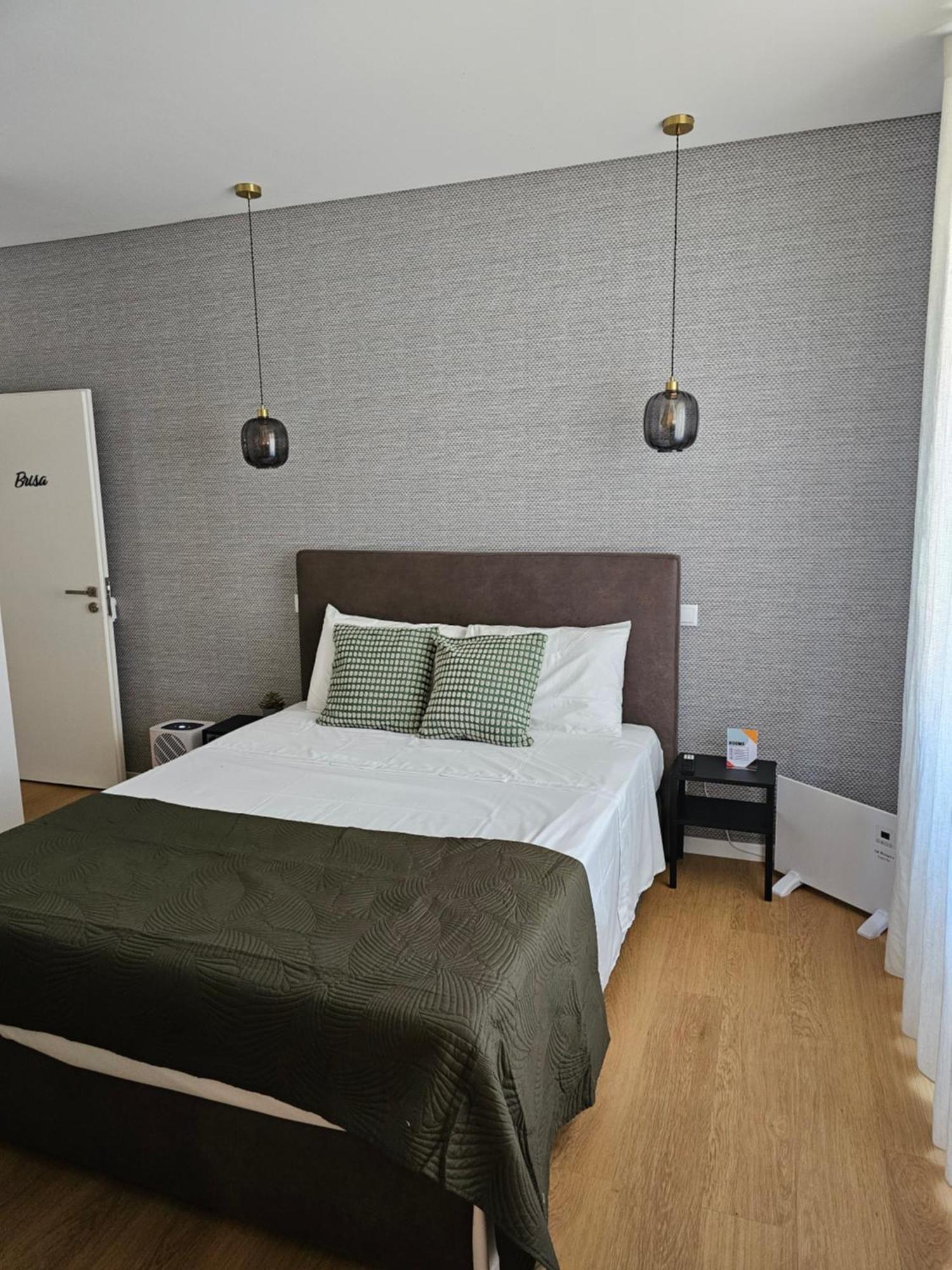 Surfsoul Guesthouse - Bed And Breakfast Peniche Bagian luar foto