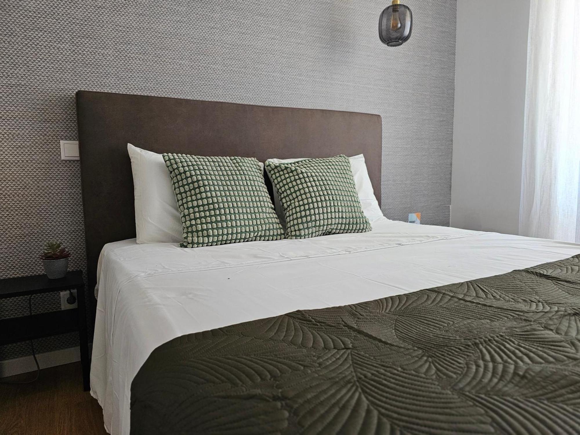 Surfsoul Guesthouse - Bed And Breakfast Peniche Bagian luar foto
