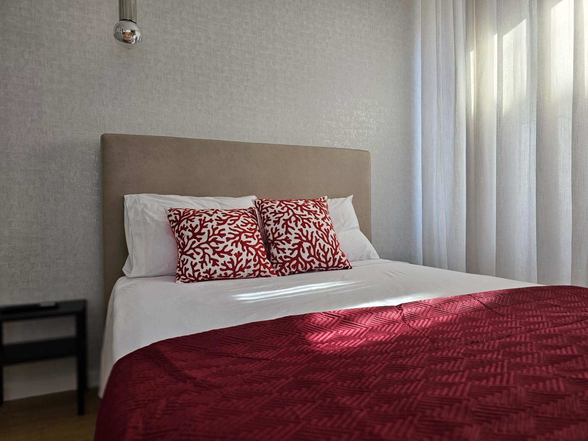 Surfsoul Guesthouse - Bed And Breakfast Peniche Bagian luar foto
