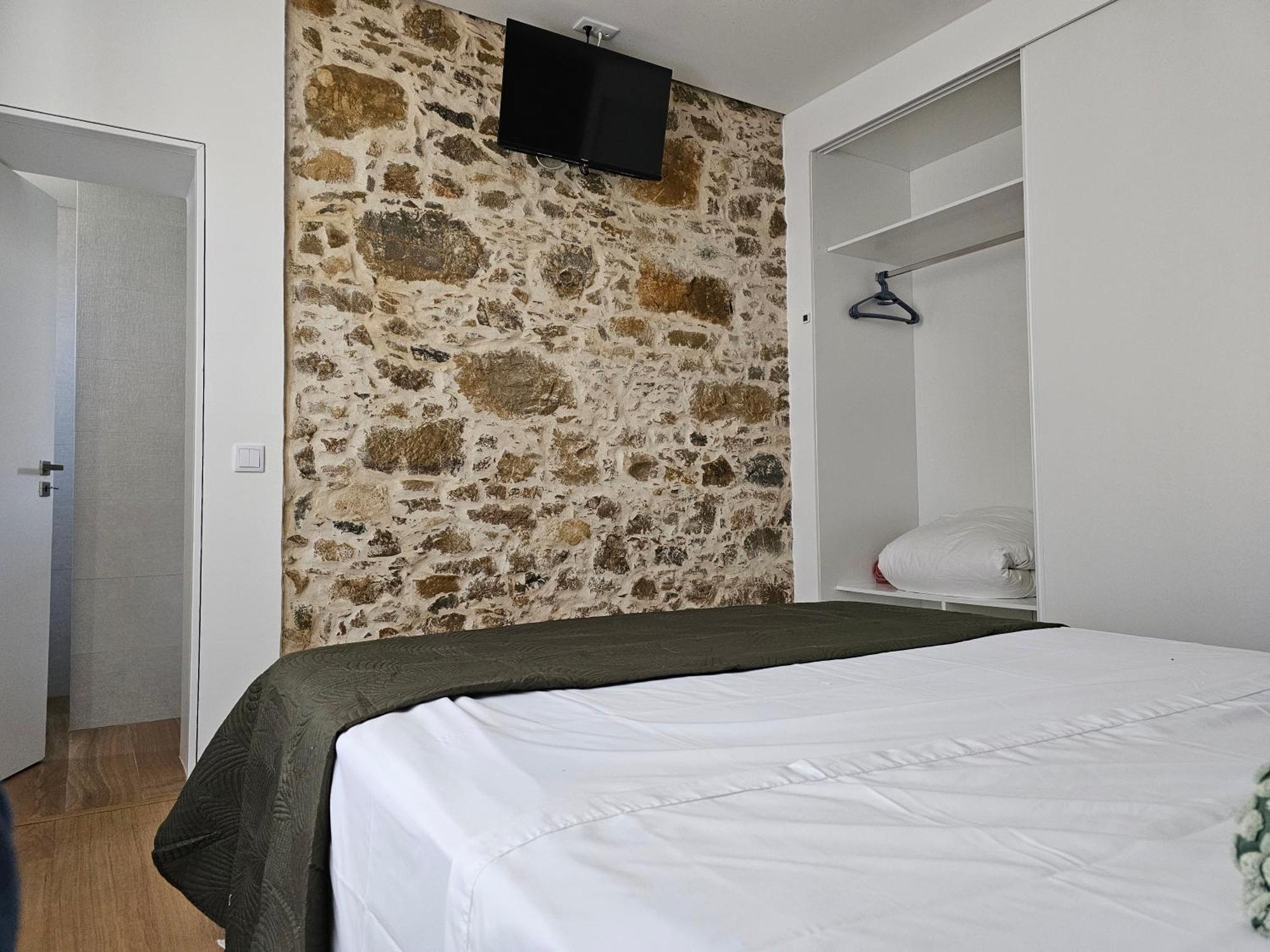 Surfsoul Guesthouse - Bed And Breakfast Peniche Bagian luar foto