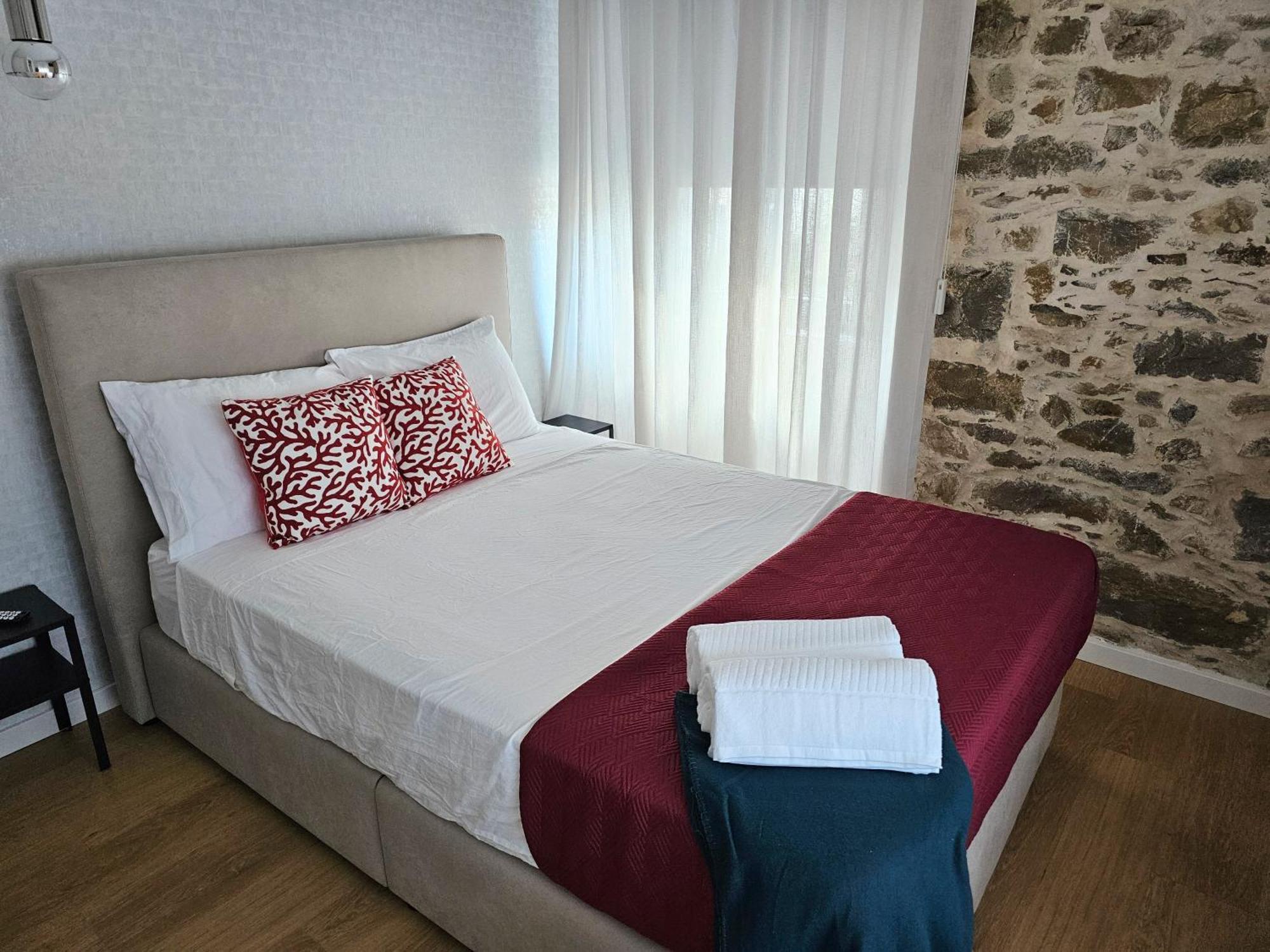 Surfsoul Guesthouse - Bed And Breakfast Peniche Bagian luar foto