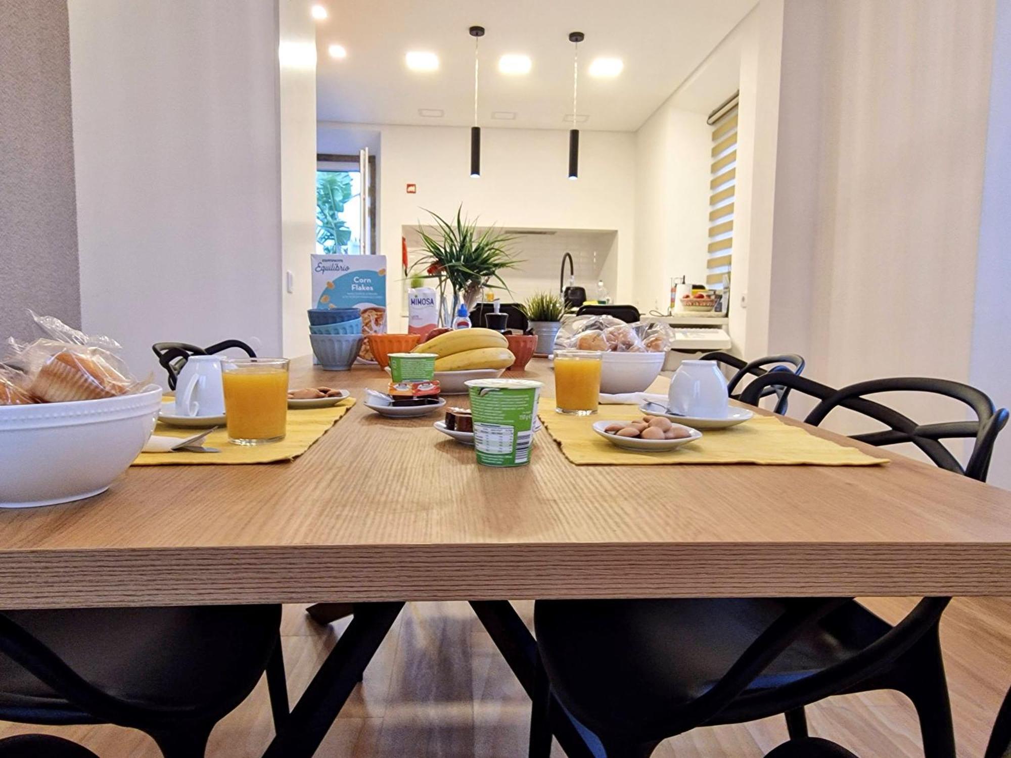 Surfsoul Guesthouse - Bed And Breakfast Peniche Bagian luar foto