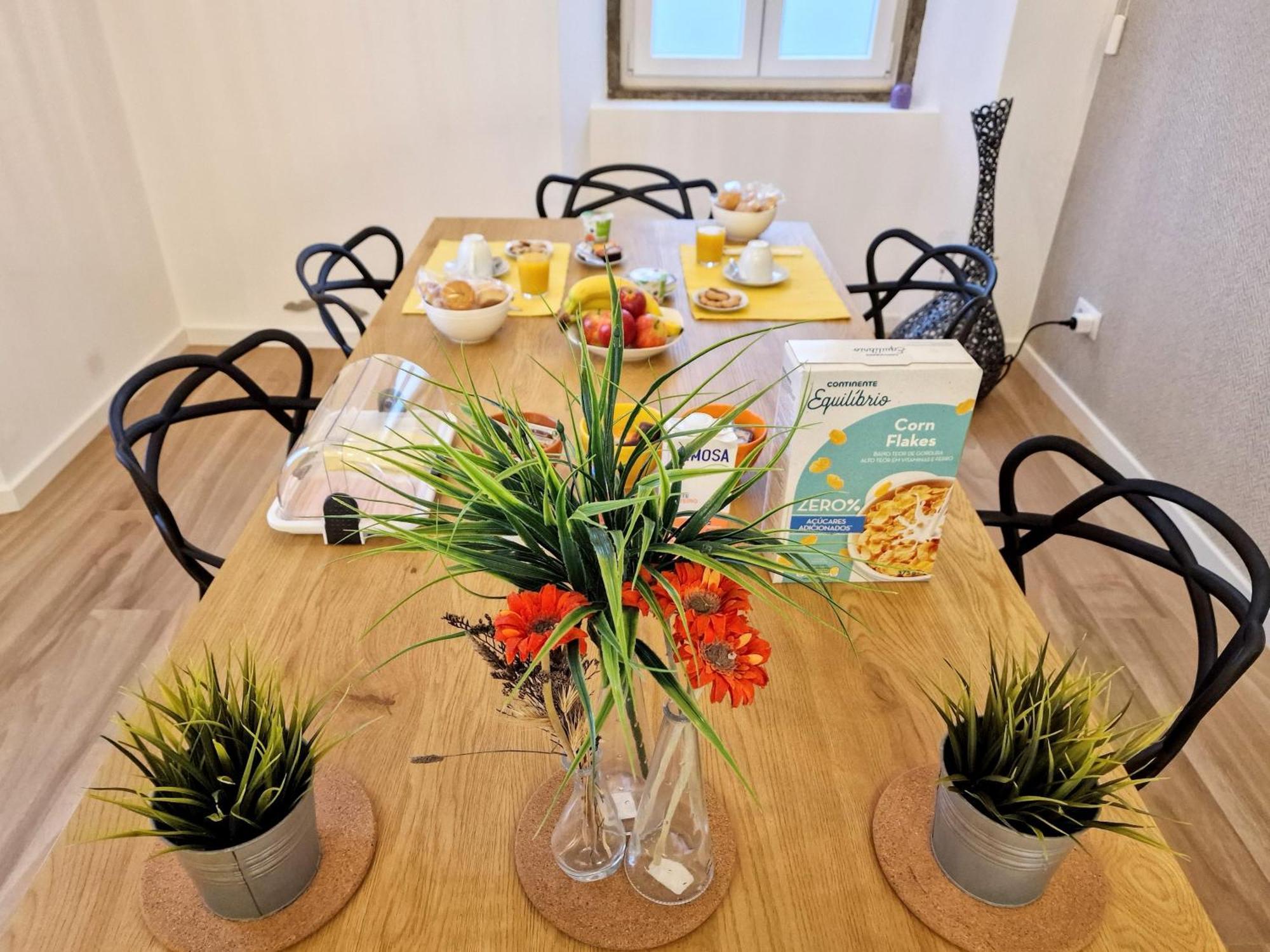Surfsoul Guesthouse - Bed And Breakfast Peniche Bagian luar foto